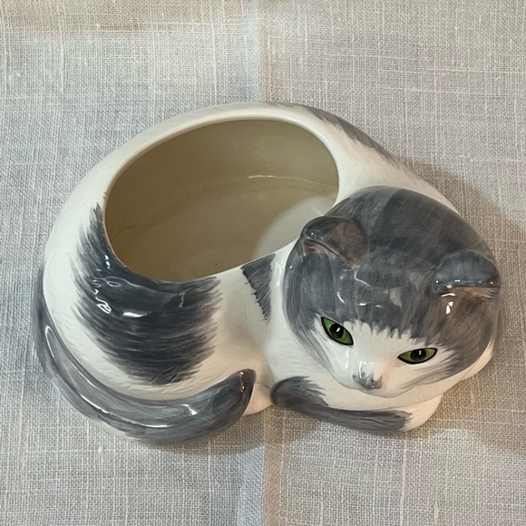 Adorable Vintage Green-Eyed Kitten Planter - Picture 6 of 7